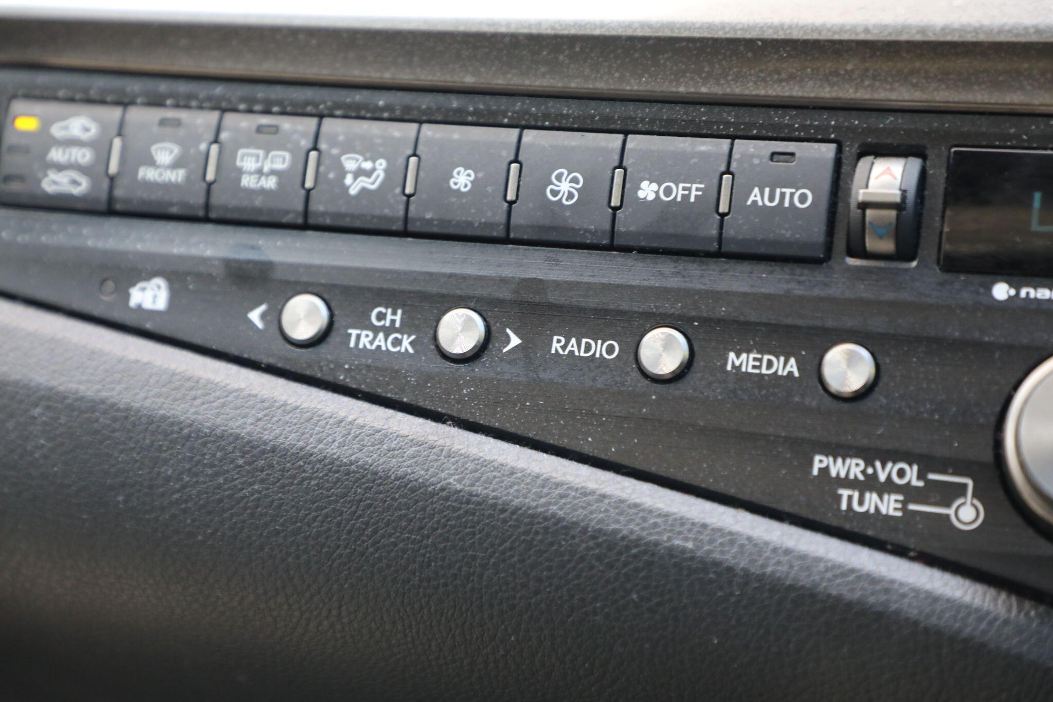 Large vehicle image